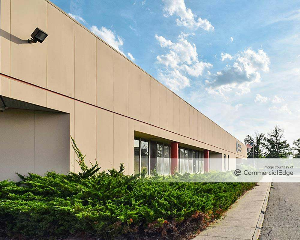 100 Charles Lindbergh Blvd, Uniondale, NY Office Space